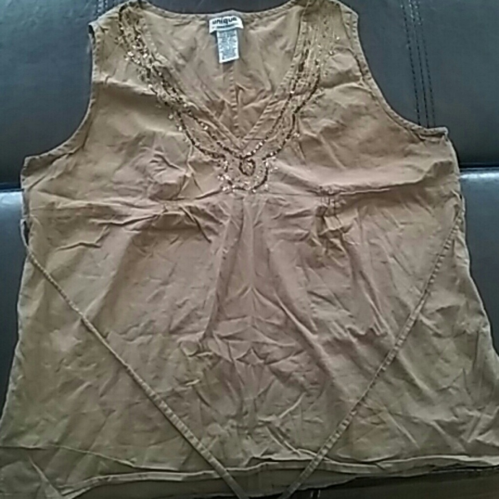 Ladies short sleeve blouse.